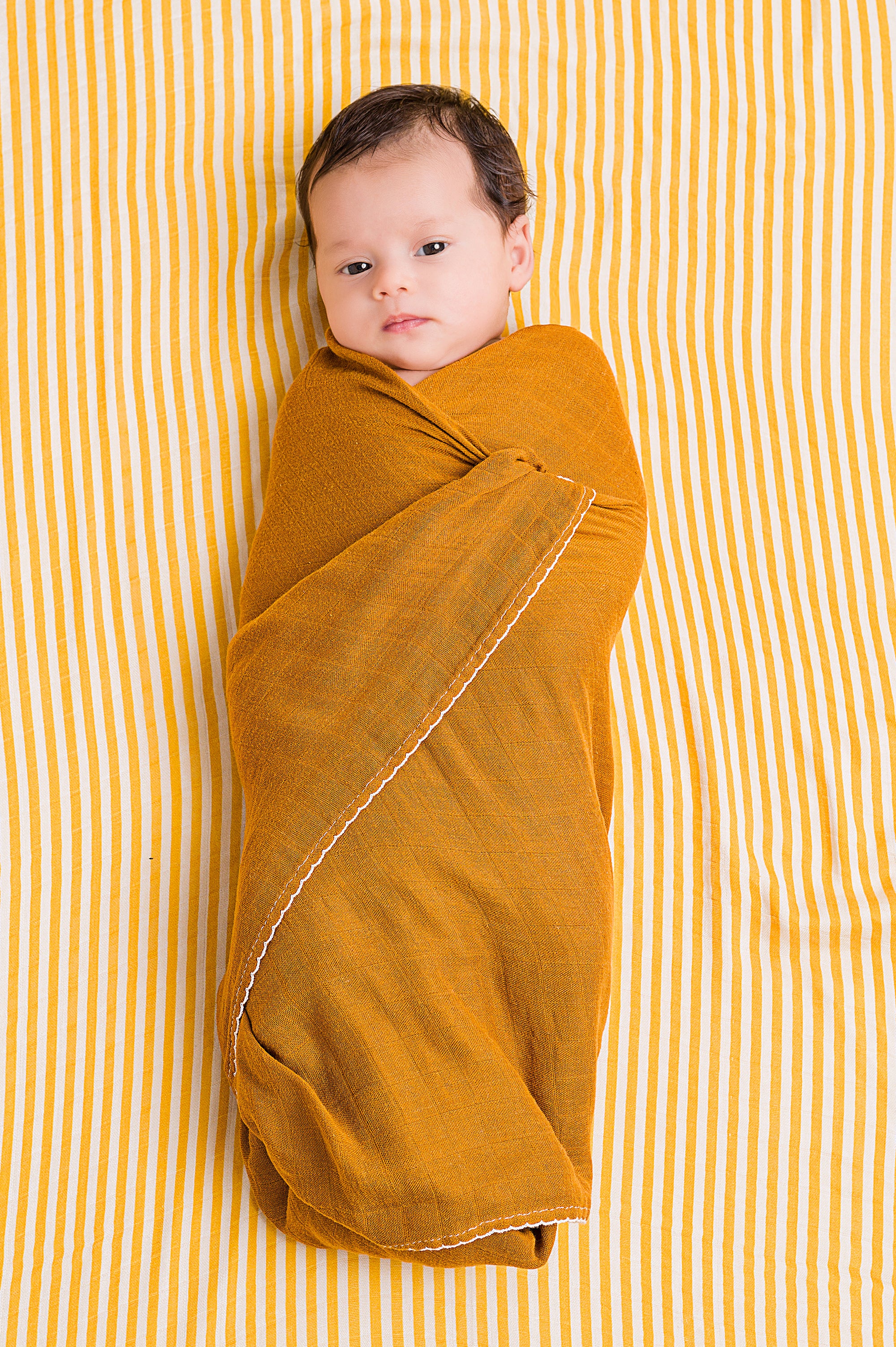 THE OUTLET: DockATot Swaddle Set - Golden Stripe / Pumpkin Spice