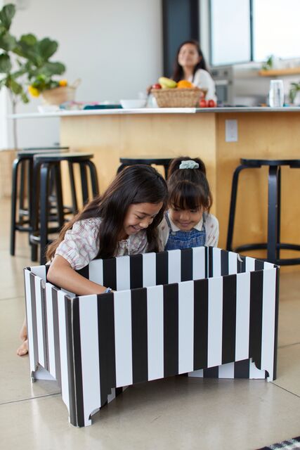 THE OUTLET: Kind Essential Bassinet - Black &amp; White Stripe